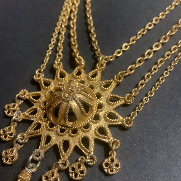 Stunning… Gold Art Nouveau Large 40 inch necklace - Picture 10 of 13